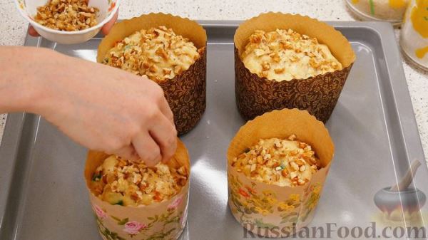 Пасхальный кулич с орехами, цукатами, цедрой и специями